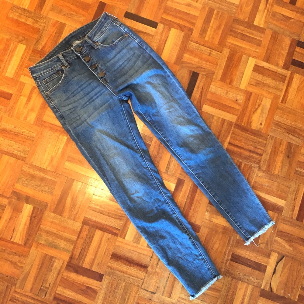 Just Black Frayed Skinny Jeans!